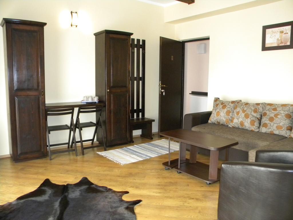 Pensiunea Mason'S Rîşnov Kamer foto
